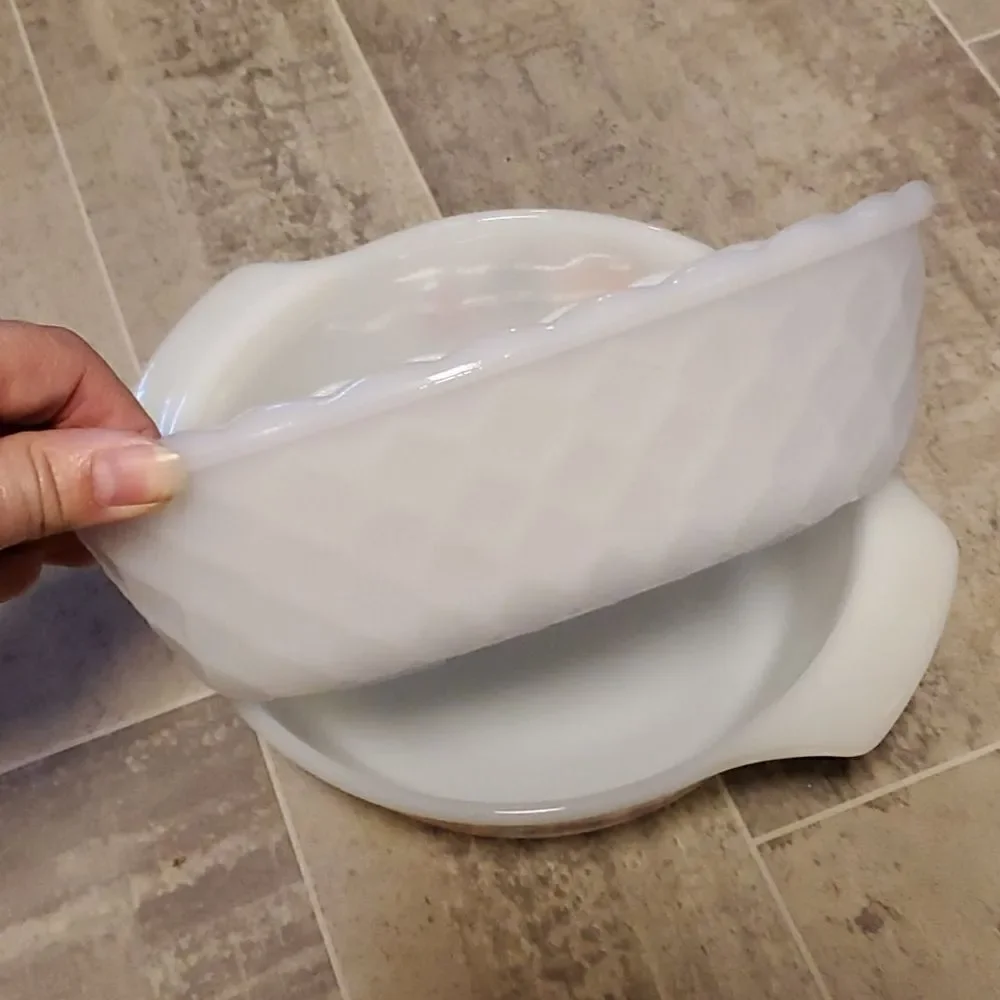 Set of 2 Vintage Milkglass Oven Wear Set